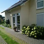 Im Haus Bi Henny *